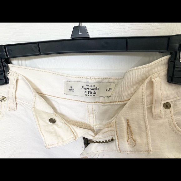 Abercrombie & Fitch, shorts, white, size 6 - Picture 3 of 3